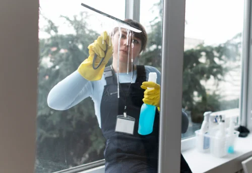 Nettoyage de vitres intérieures et extérieures à Grâces